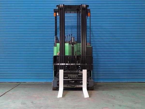 Reach Forklift — Auction (lot 1207-6469625)