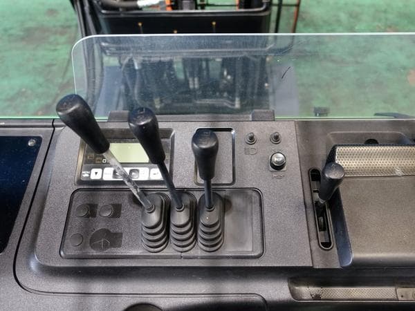 Reach Forklift — Auction (lot 1207-6469655)