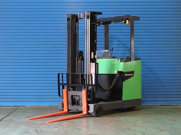 Reach Forklift — Auction (lot 1207-6469655)