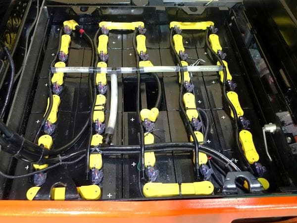 Battery Forklift — Auction (lot 1207-6492826)