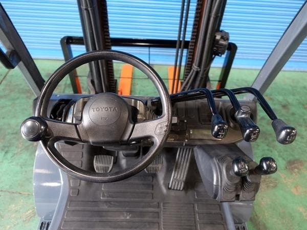 Forklift — Auction (lot 1207-6493734)