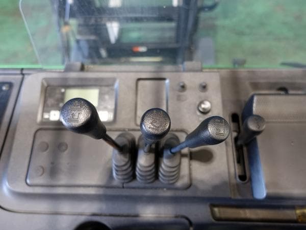 Reach Forklift — Auction (lot 1207-6495302)