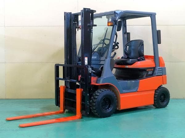 Battery Forklift — Auction (lot 1207-6497202)