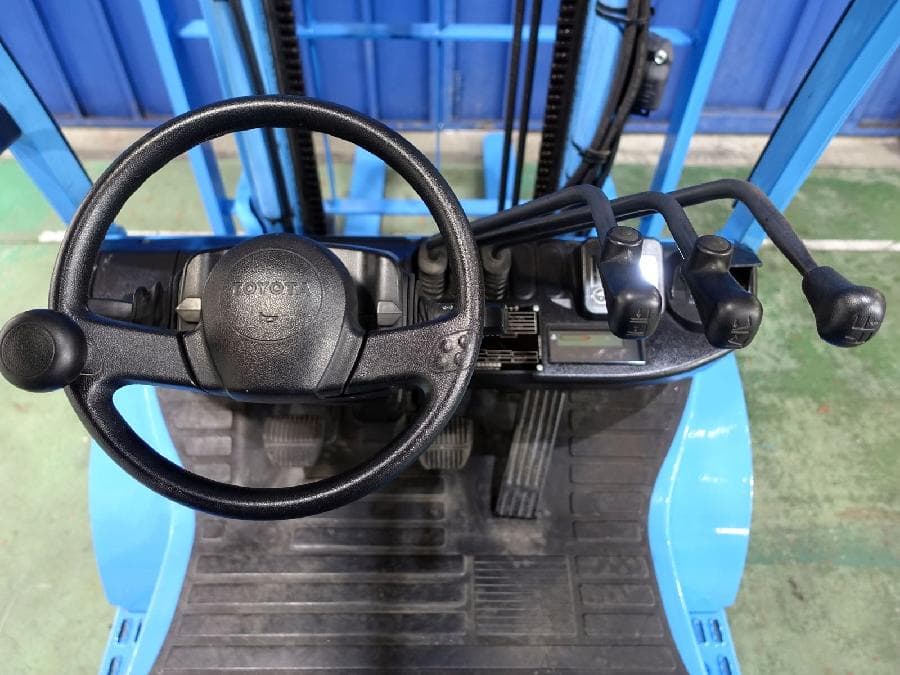 Forklift — Auction (lot 1207-6506677)