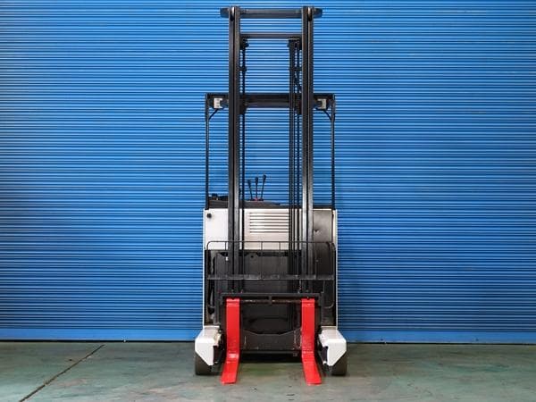 Reach Forklift — Auction (lot 1207-6508512)