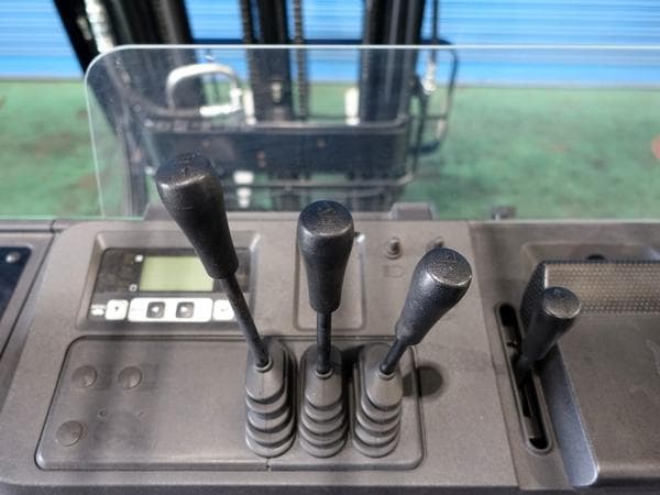 Reach Forklift — Auction (lot 1207-6510518)