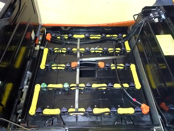 Battery Forklift — Auction (lot 1207-6511023)
