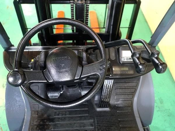 Forklift — Auction (lot 1207-6511432)