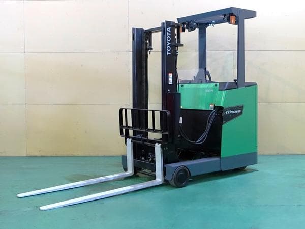 Reach Forklift — Auction (lot 1207-6518925)