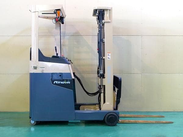 Reach Forklift — Auction (lot 1207-6518944)