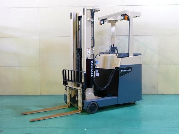 Reach Forklift — Auction (lot 1207-6518944)
