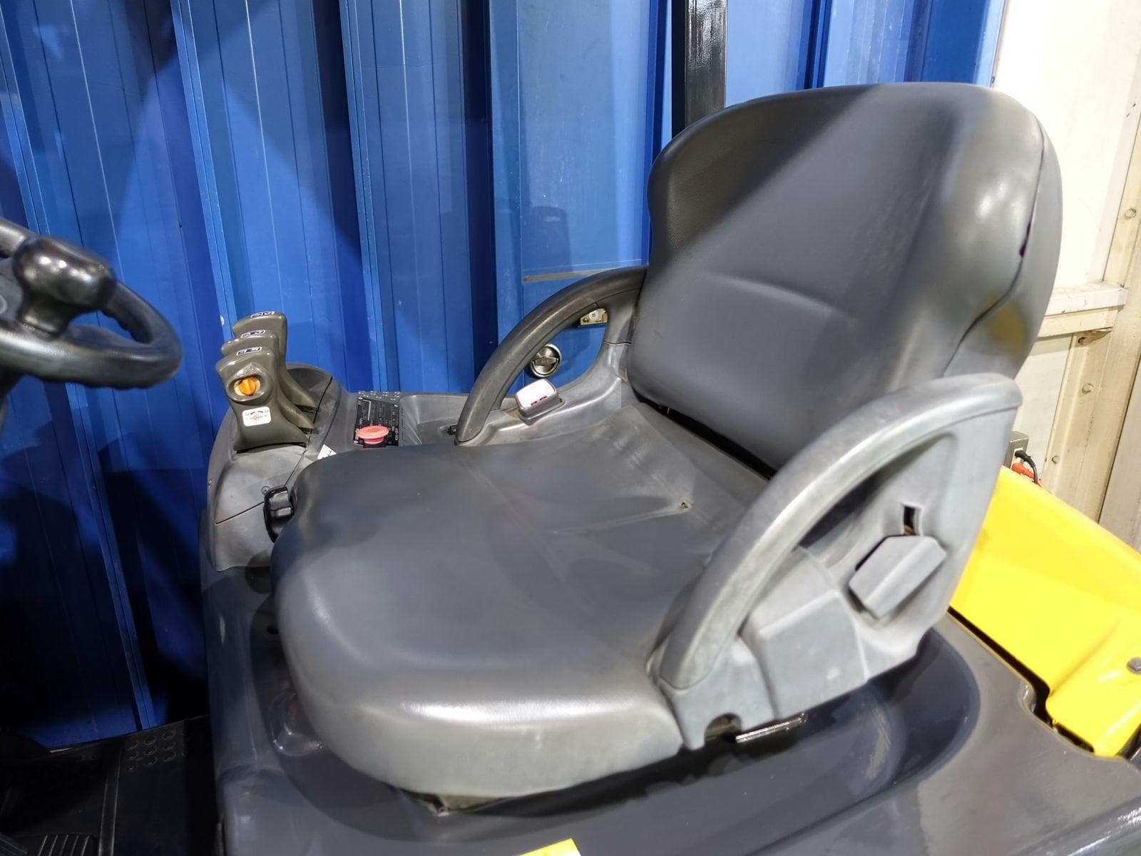 Battery Forklift — Auction (lot 1207-6521855)