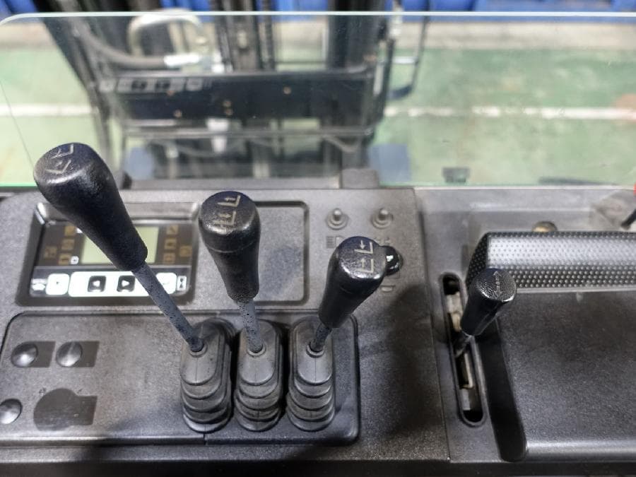 Reach Forklift — Auction (lot 1207-6521944)