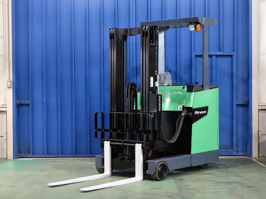 Reach Forklift — Auction (lot 1207-6521944)