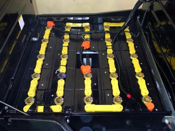 Battery Forklift — Auction (lot 1207-6525634)