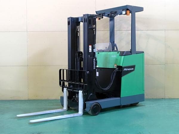 Reach Forklift — Auction (lot 1207-6526323)