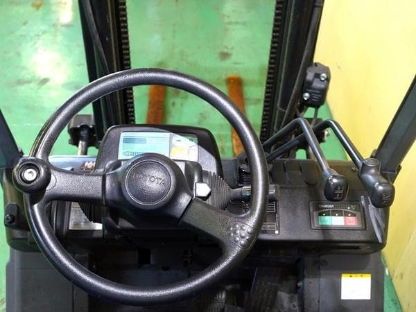 Forklift — Auction (lot 1207-6529649)