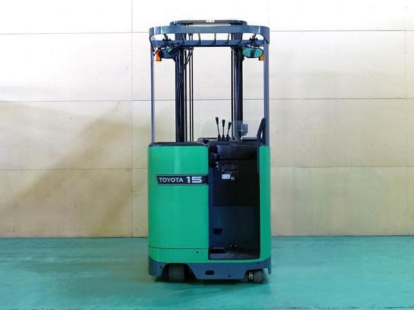 Reach Forklift — Auction (lot 1207-6529650)