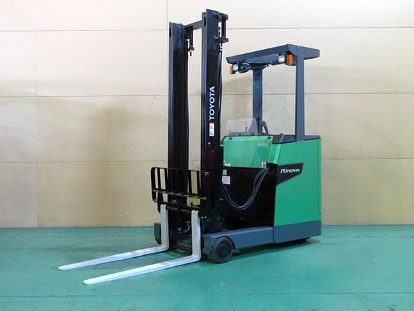 Reach Forklift — Auction (lot 1207-6529650)