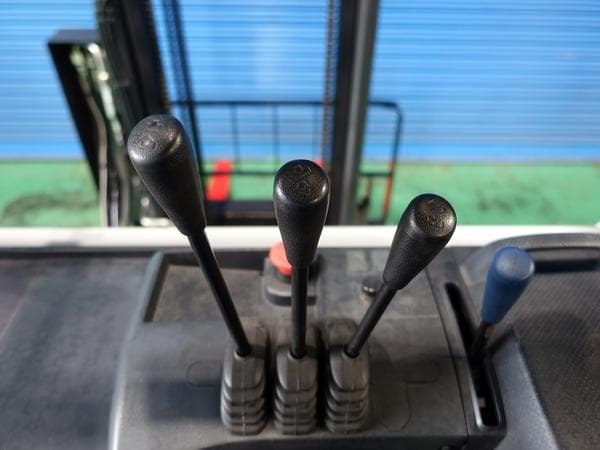 Reach Forklift — Auction (lot 1207-6548642)