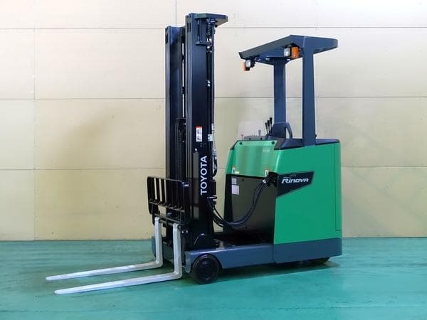 Reach Forklift — Auction (lot 1207-6569378)