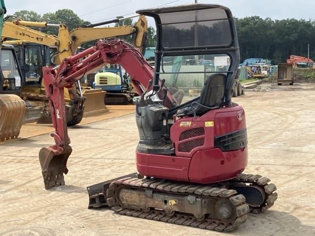 MINI EXCAVATOR — Auction (lot 8451-100)
