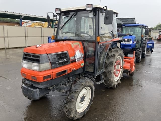 Tractor — Auction (lot 8451-1005)