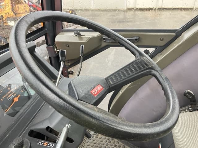 Tractor — Auction (lot 8451-1005)