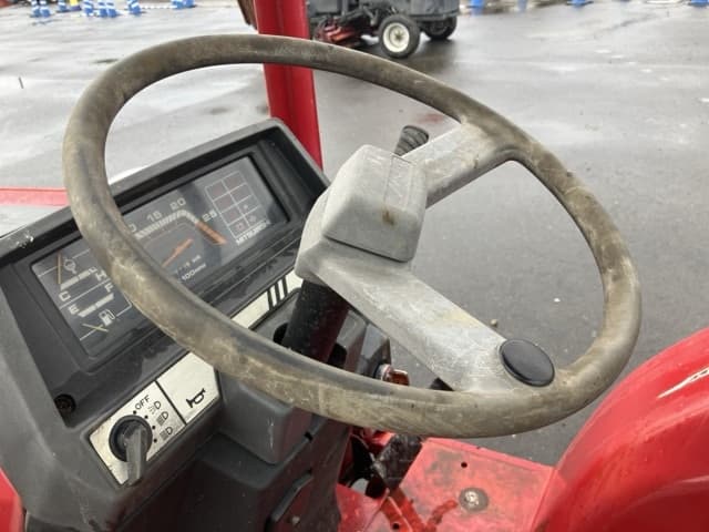 Tractor — Auction (lot 8451-1009)