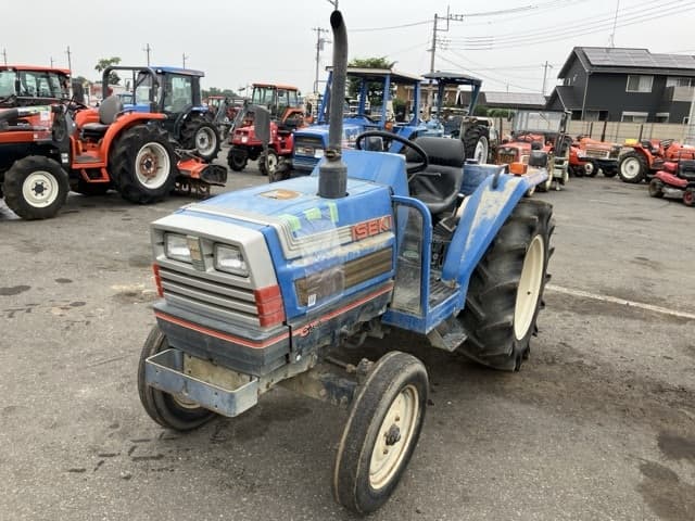 Tractor — Auction (lot 8451-1017)