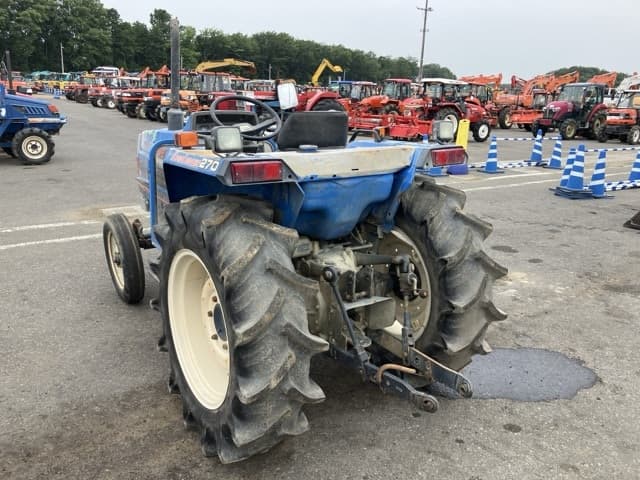 Tractor — Auction (lot 8451-1017)