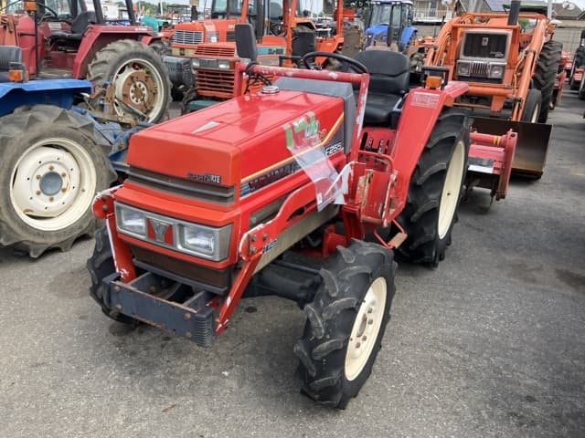Tractor — Auction (lot 8451-1021)