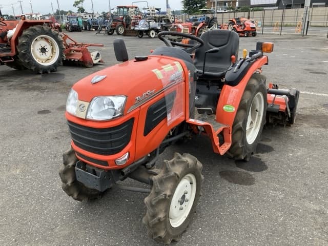 Tractor — Auction (lot 8451-1022)