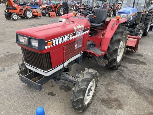 Tractor — Auction (lot 8451-1023)