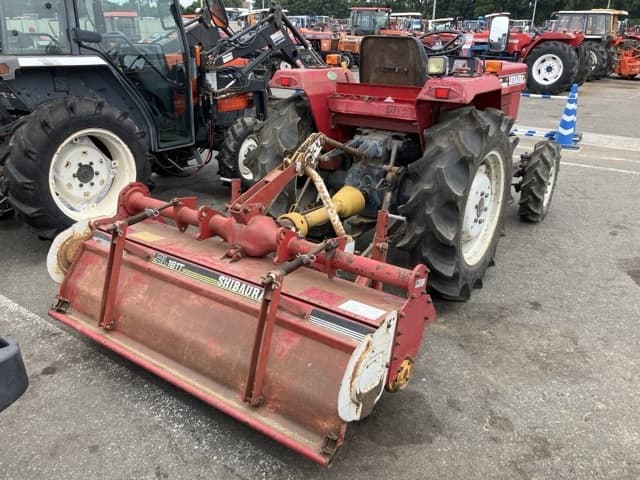Tractor — Auction (lot 8451-1023)