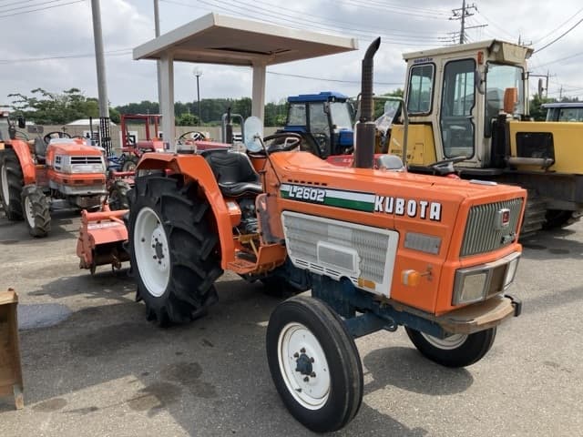 Tractor — Auction (lot 8451-1024)