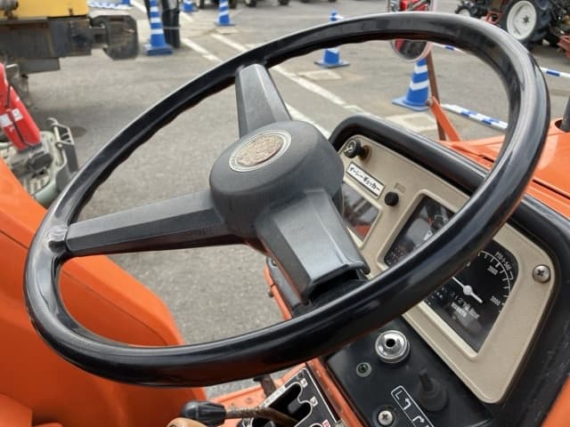 Tractor — Auction (lot 8451-1024)