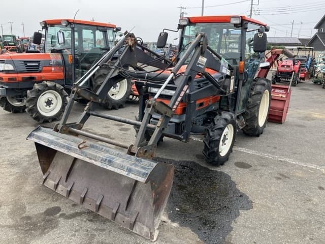 Tractor — Auction (lot 8451-1026)