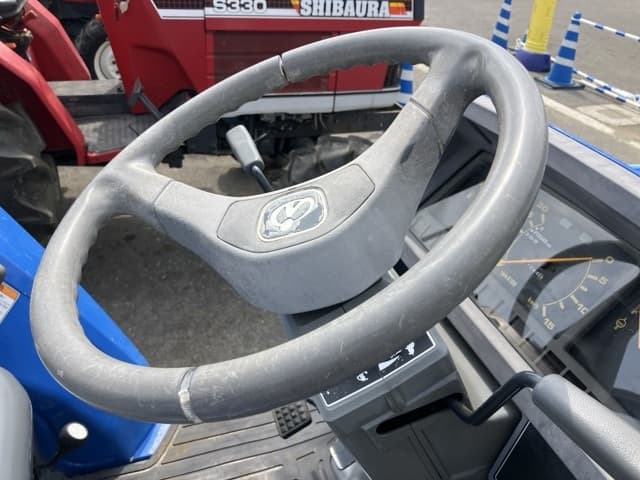 Tractor — Auction (lot 8451-1028)