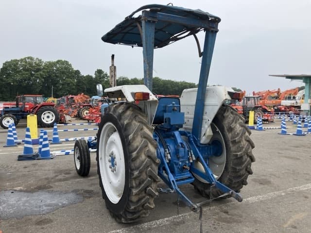 Tractor — Auction (lot 8451-1032)