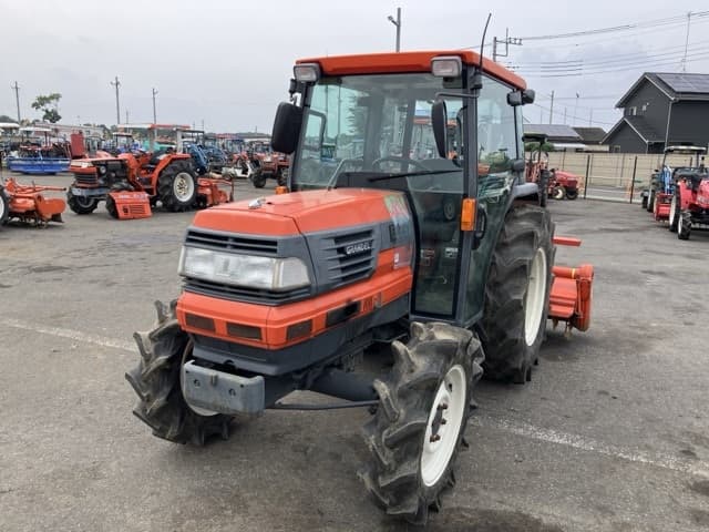Tractor — Auction (lot 8451-1040)