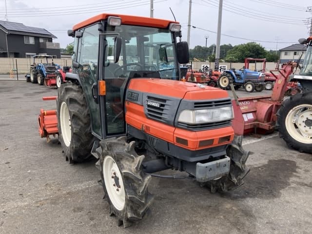 Tractor — Auction (lot 8451-1040)