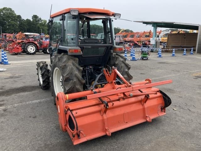 Tractor — Auction (lot 8451-1040)