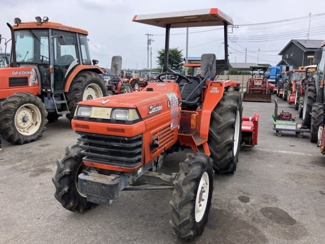 Tractor — Auction (lot 8451-1045)