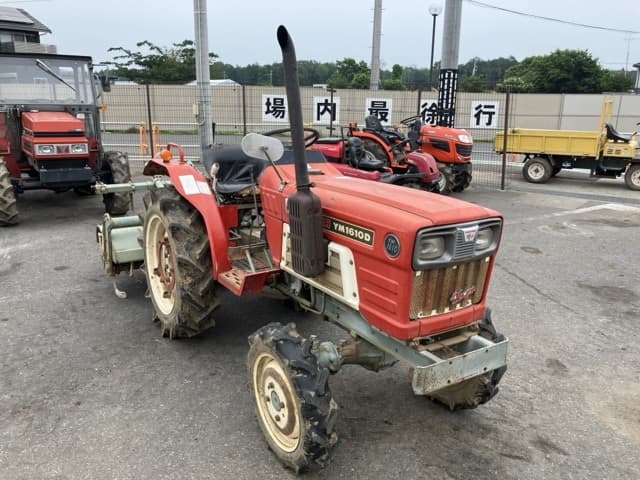 Tractor — Auction (lot 8451-1049)