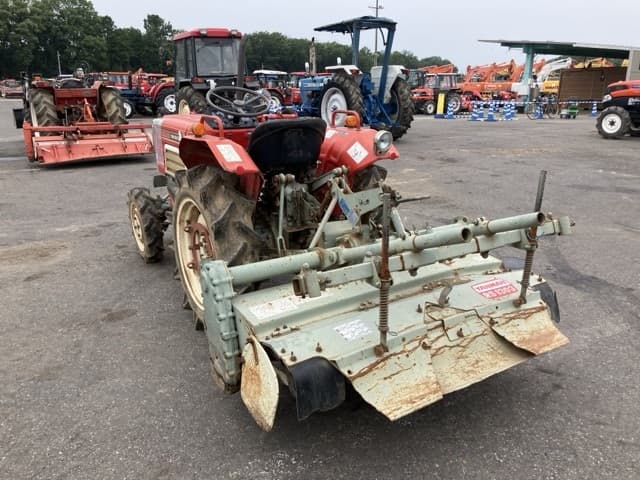 Tractor — Auction (lot 8451-1049)