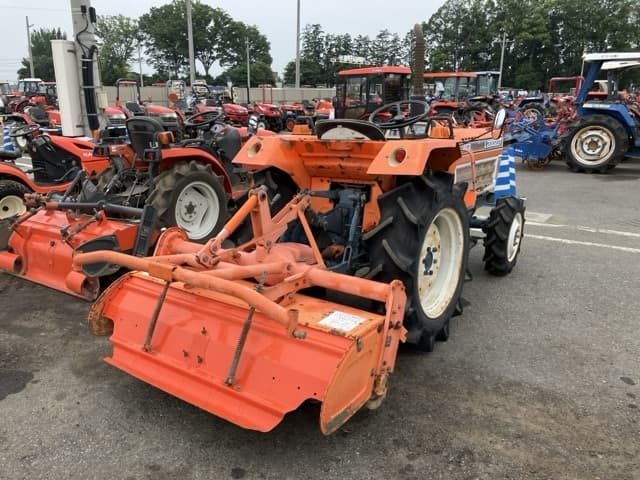 Tractor — Auction (lot 8451-1051)