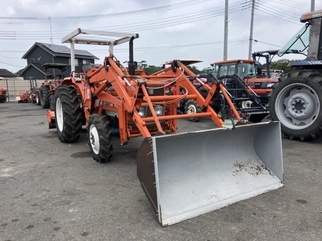 Tractor — Auction (lot 8451-1055)