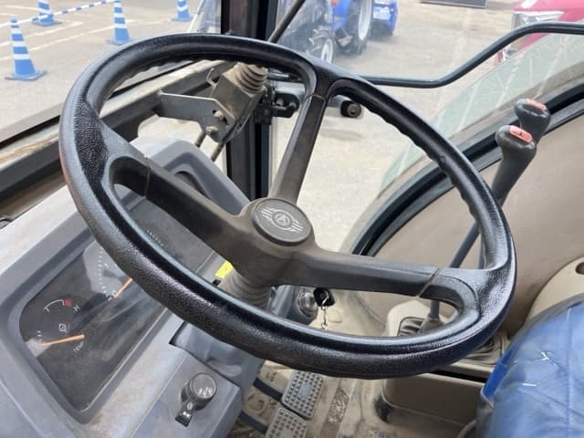 Tractor — Auction (lot 8451-1057)