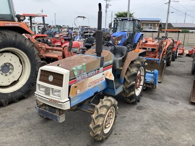 Tractor — Auction (lot 8451-1058)